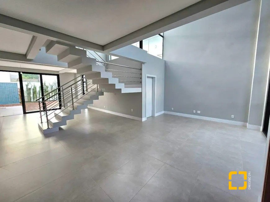Casa de Condomínio com 320m², 4 quartos (sendo 3 suítes), 4 garagens, no bairro Ratones em Florianópolis