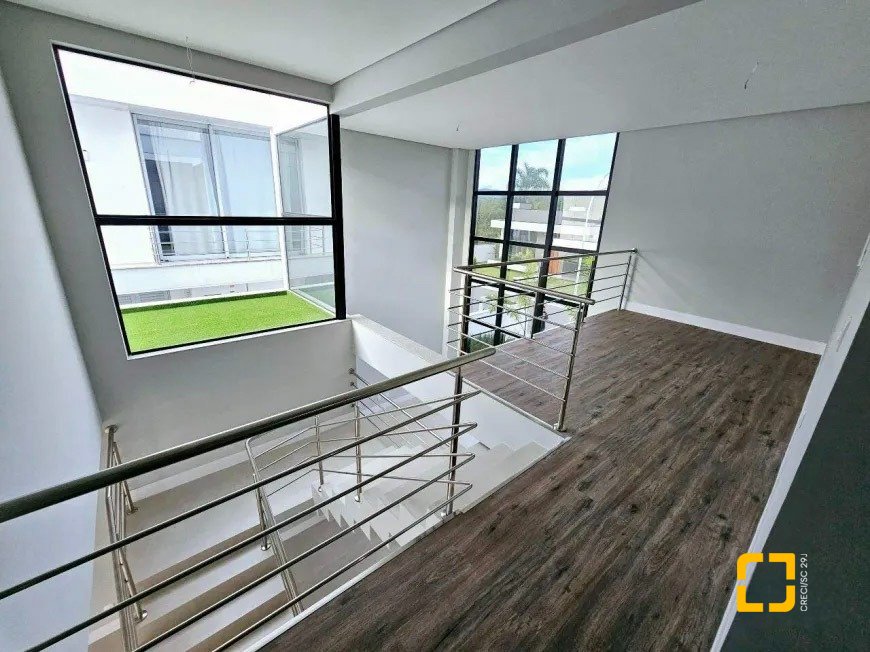 Casa de Condomínio com 320m², 4 quartos (sendo 3 suítes), 4 garagens, no bairro Ratones em Florianópolis