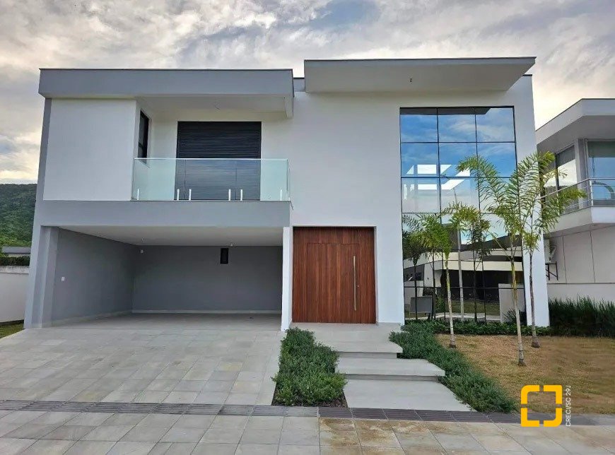 Casa de Condomínio com 320m², 4 quartos (sendo 3 suítes), 4 garagens, no bairro Ratones em Florianópolis