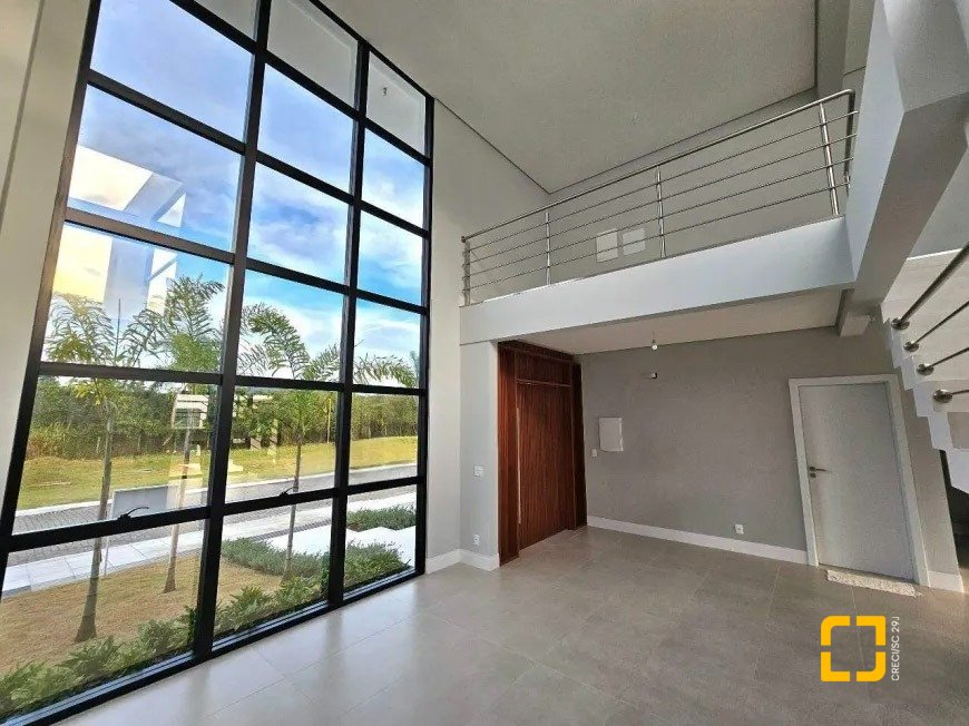 Casa de Condomínio com 320m², 4 quartos (sendo 3 suítes), 4 garagens, no bairro Ratones em Florianópolis