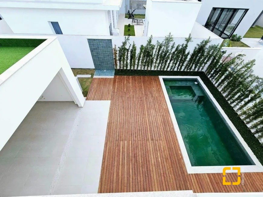 Casa de Condomínio com 320m², 4 quartos (sendo 3 suítes), 4 garagens, no bairro Ratones em Florianópolis
