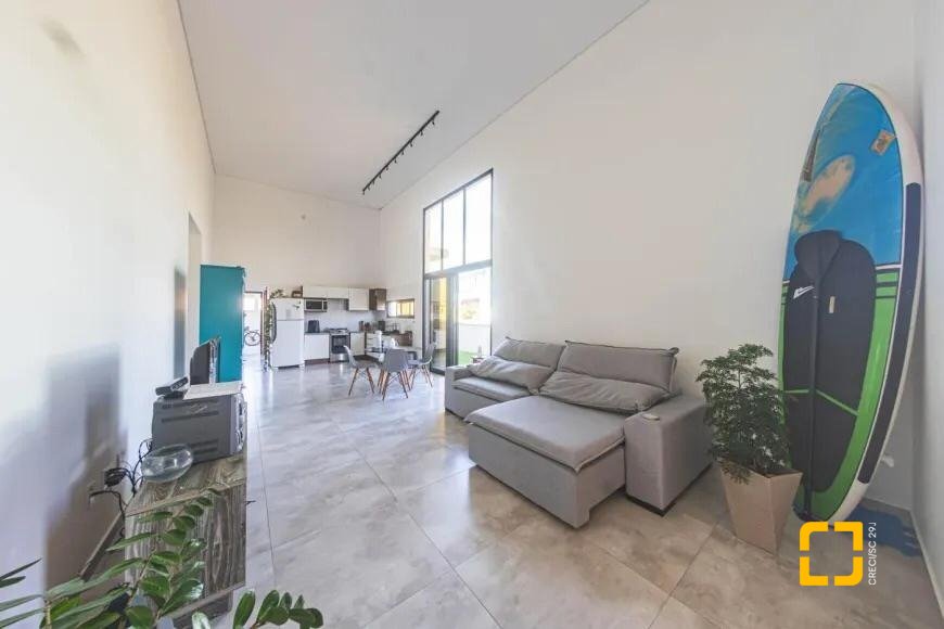 Casa de Condomínio com 150m², 6 quartos (sendo 2 suítes), 3 garagens, no bairro Rio Vermelho em Florianópolis