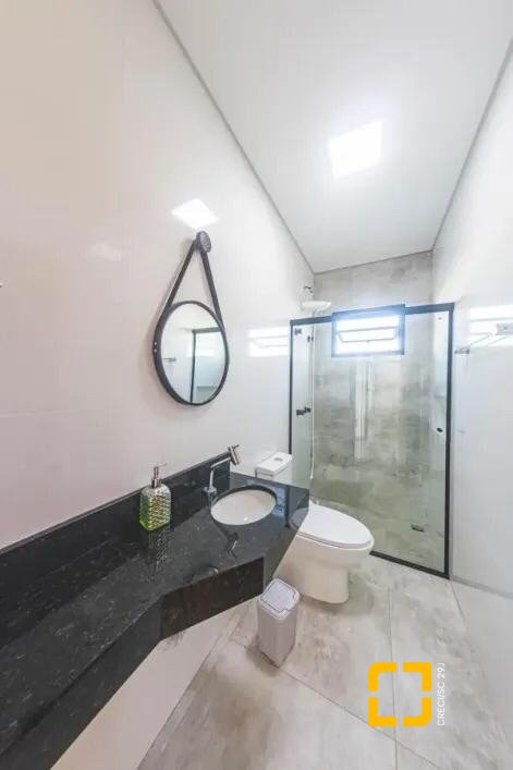 Casa de Condomínio com 150m², 6 quartos (sendo 2 suítes), 3 garagens, no bairro Rio Vermelho em Florianópolis