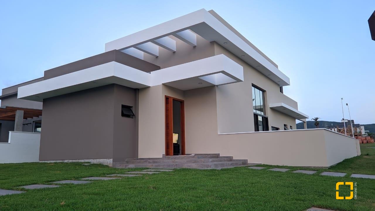 Casa de Condomínio com 150m², 6 quartos (sendo 2 suítes), 3 garagens, no bairro Rio Vermelho em Florianópolis