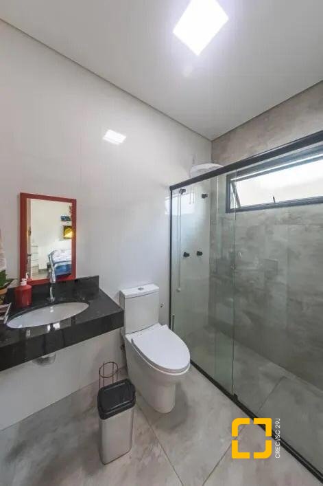 Casa de Condomínio com 150m², 6 quartos (sendo 2 suítes), 3 garagens, no bairro Rio Vermelho em Florianópolis