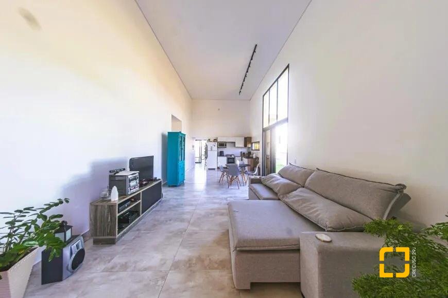 Casa de Condomínio com 150m², 6 quartos (sendo 2 suítes), 3 garagens, no bairro Rio Vermelho em Florianópolis