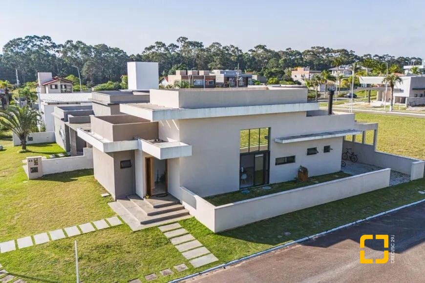 Casa de Condomínio com 150m², 6 quartos (sendo 2 suítes), 3 garagens, no bairro Rio Vermelho em Florianópolis
