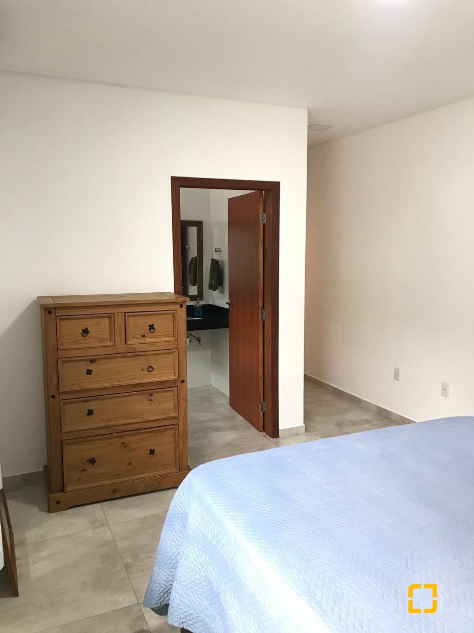 Casa de Condomínio com 150m², 6 quartos (sendo 2 suítes), 3 garagens, no bairro Rio Vermelho em Florianópolis