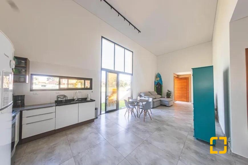 Casa de Condomínio com 150m², 6 quartos (sendo 2 suítes), 3 garagens, no bairro Rio Vermelho em Florianópolis