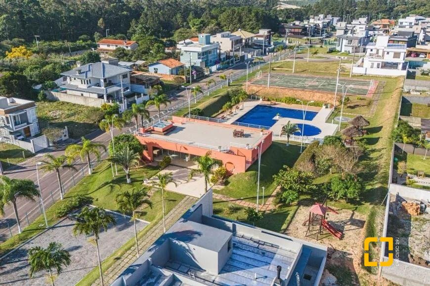 Casa de Condomínio com 150m², 6 quartos (sendo 2 suítes), 3 garagens, no bairro Rio Vermelho em Florianópolis