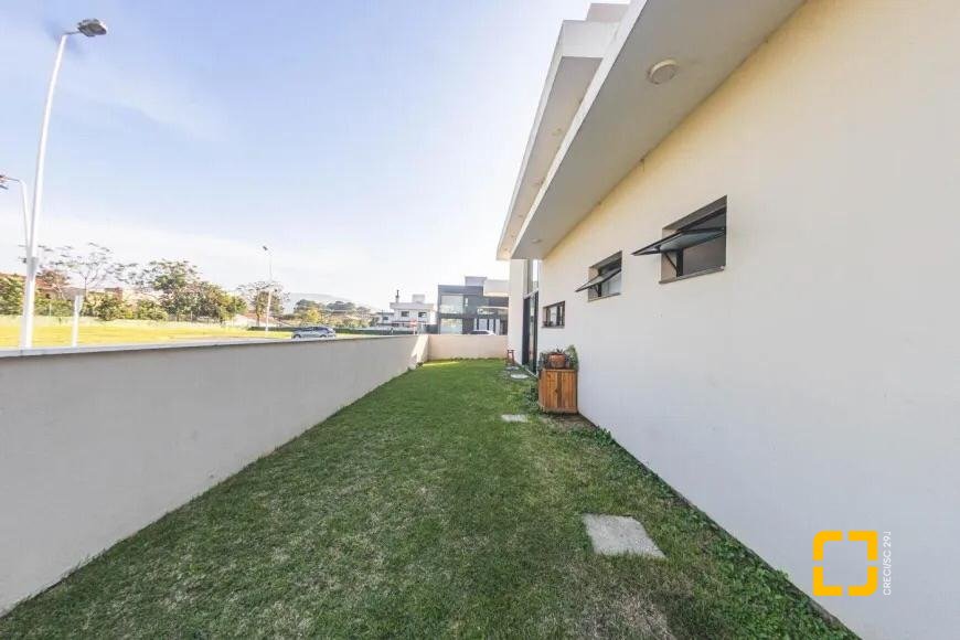 Casa de Condomínio com 150m², 6 quartos (sendo 2 suítes), 3 garagens, no bairro Rio Vermelho em Florianópolis