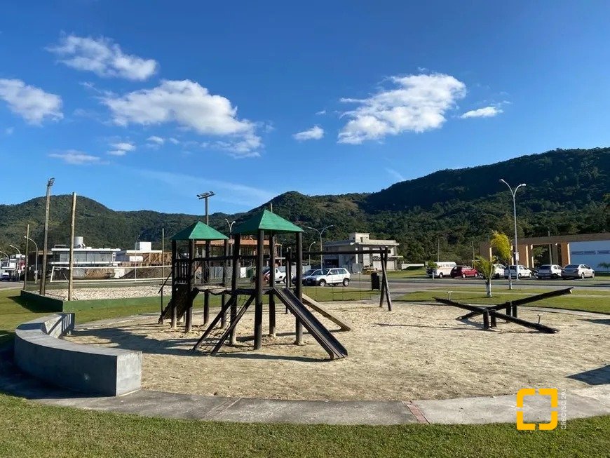 Terreno com 400m², no bairro Ratones em Florianópolis