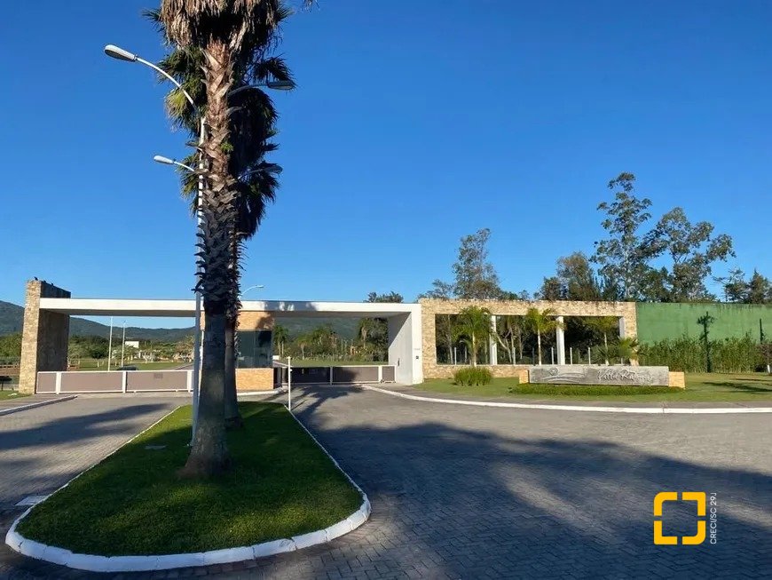 Terreno com 400m², no bairro Ratones em Florianópolis
