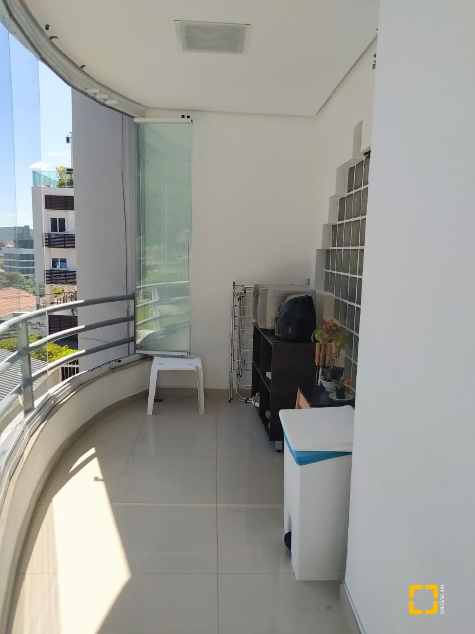 Apartamento com 99m², 4 quartos (sendo 1 suíte), 1 garagem, no bairro Jurerê em Florianópolis
