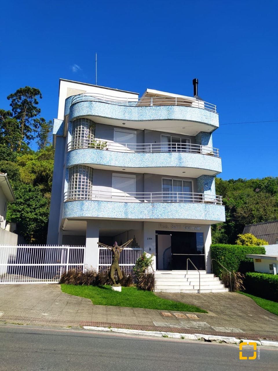 Apartamento com 99m², 4 quartos (sendo 1 suíte), 1 garagem, no bairro Jurerê em Florianópolis