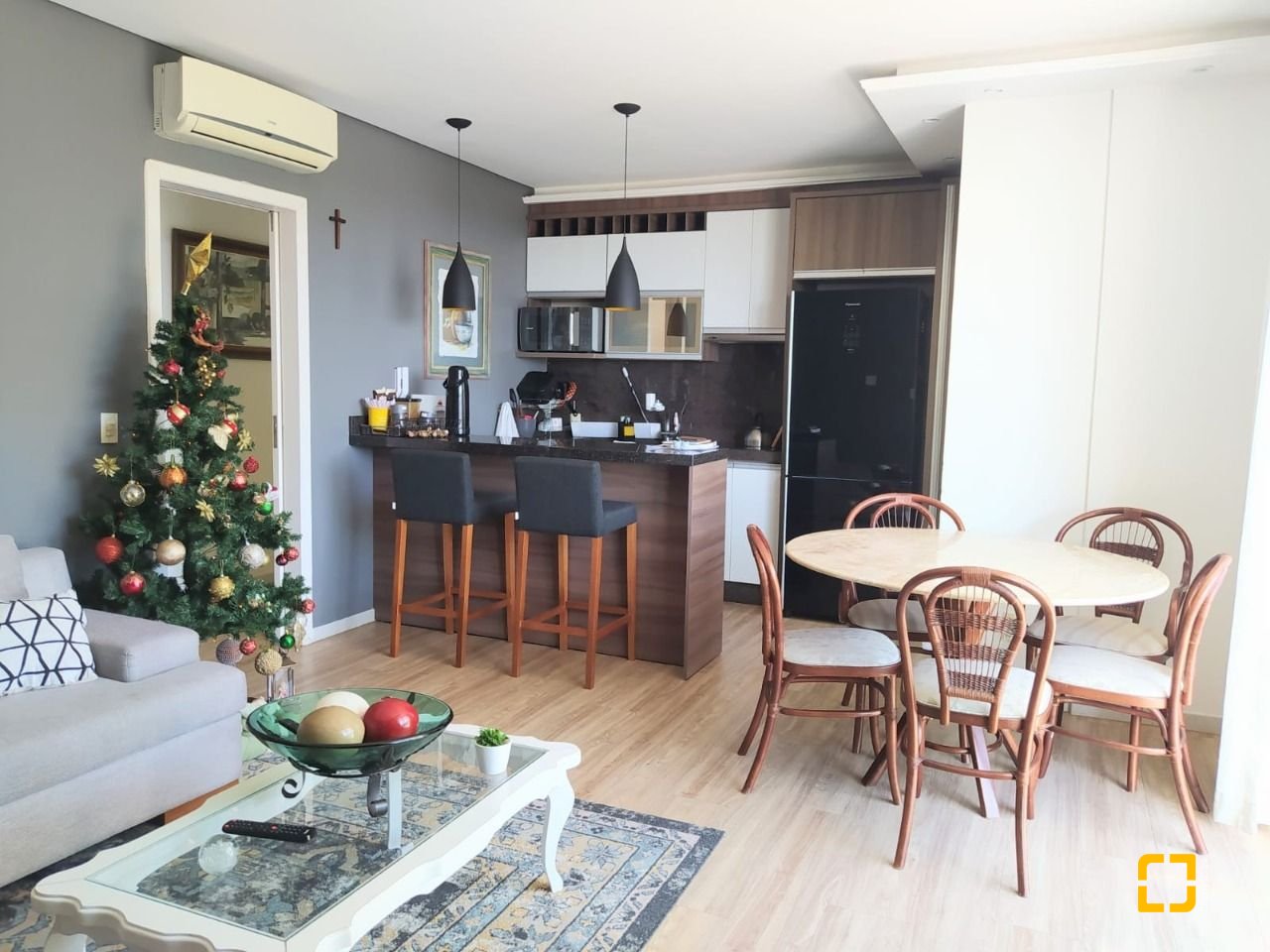 Apartamento com 99m², 4 quartos (sendo 1 suíte), 1 garagem, no bairro Jurerê em Florianópolis