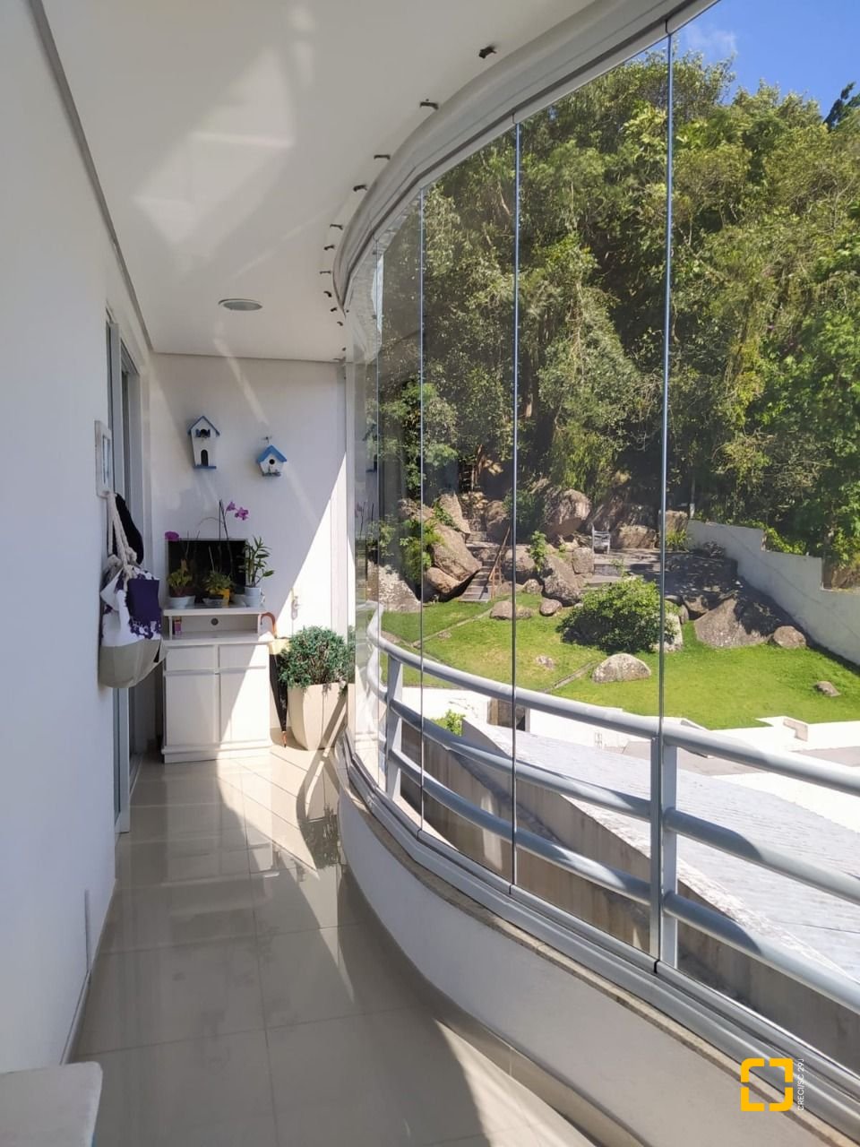 Apartamento com 99m², 4 quartos (sendo 1 suíte), 1 garagem, no bairro Jurerê em Florianópolis