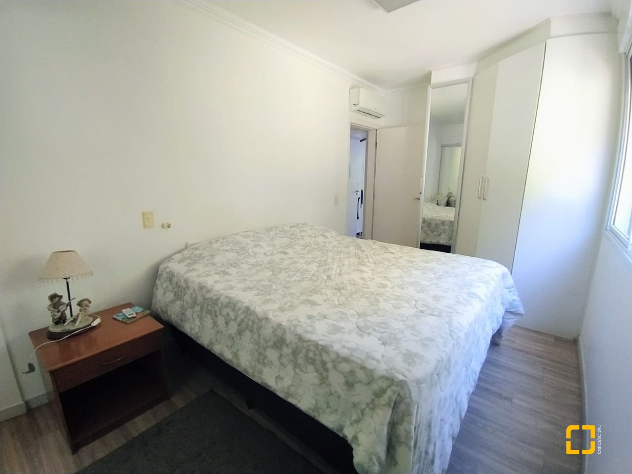 Apartamento com 99m², 4 quartos (sendo 1 suíte), 1 garagem, no bairro Jurerê em Florianópolis