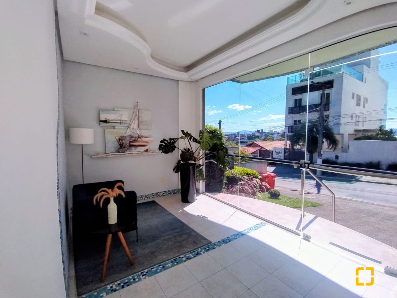 Apartamento com 99m², 4 quartos (sendo 1 suíte), 1 garagem, no bairro Jurerê em Florianópolis