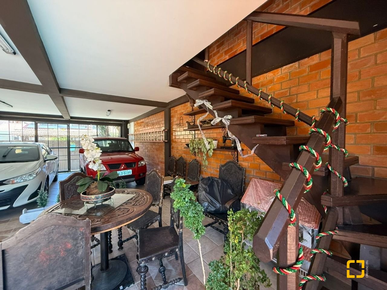 Casa com 540m², 5 quartos (sendo 2 suítes), 6 garagens, no bairro Itacorubi em Florianópolis