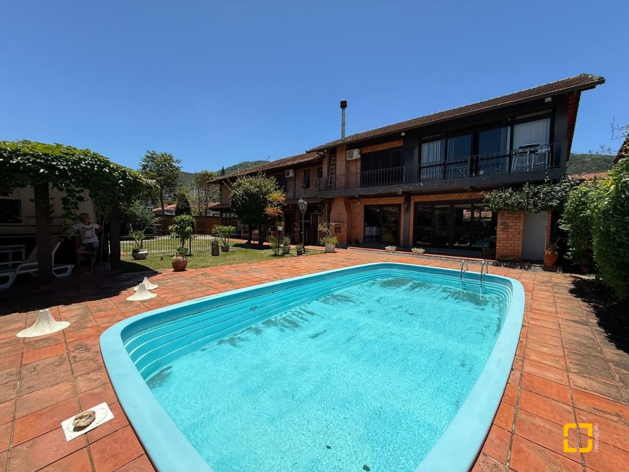 Casa com 540m², 5 quartos (sendo 2 suítes), 6 garagens, no bairro Itacorubi em Florianópolis