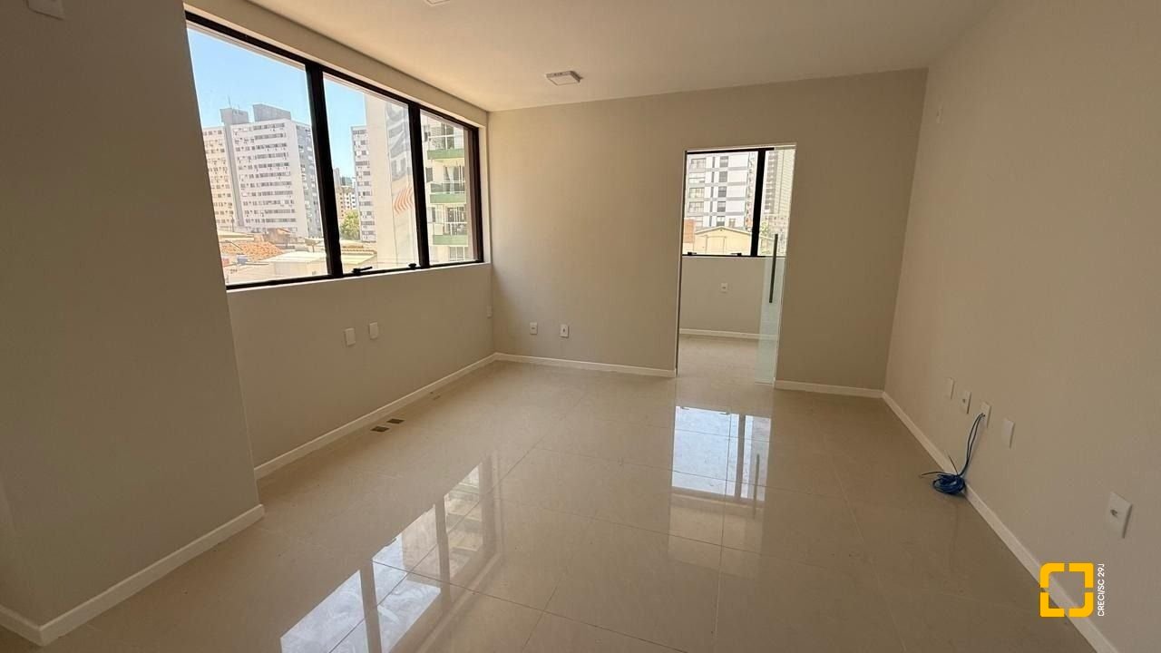 Sala com 48m², 1 garagem, no bairro Centro em Florianópolis