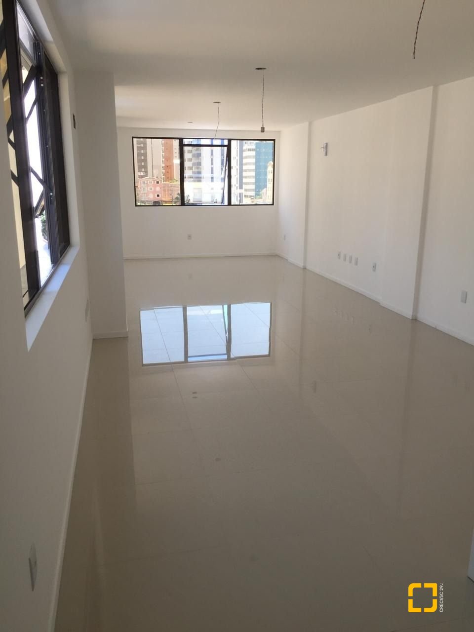 Sala com 48m², 1 garagem, no bairro Centro em Florianópolis