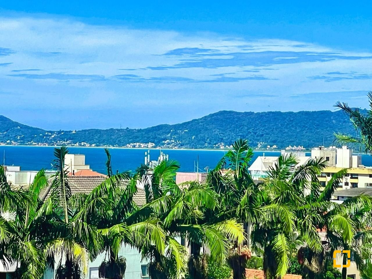 Cobertura com 297m², 5 quartos (sendo 3 suítes), 2 garagens, no bairro Canasvieiras em Florianópolis