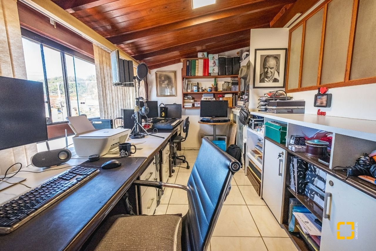 Cobertura com 297m², 5 quartos (sendo 3 suítes), 2 garagens, no bairro Canasvieiras em Florianópolis