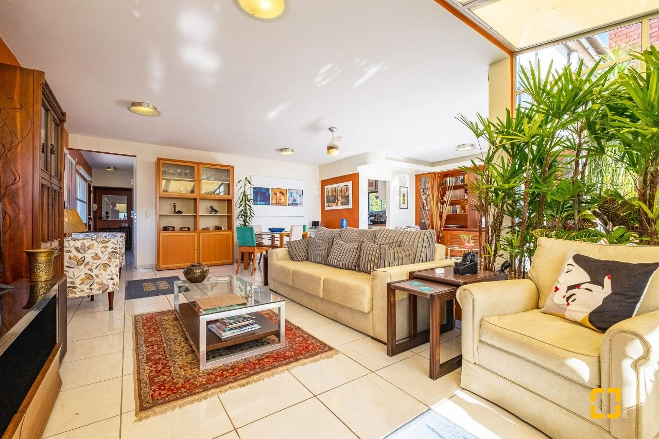 Cobertura com 297m², 5 quartos (sendo 3 suítes), 2 garagens, no bairro Canasvieiras em Florianópolis
