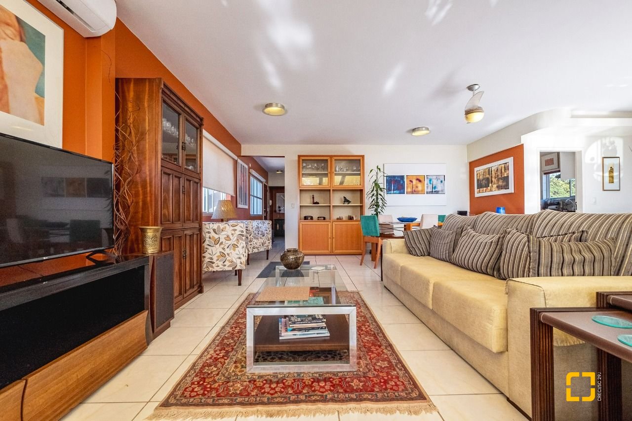 Cobertura com 297m², 5 quartos (sendo 3 suítes), 2 garagens, no bairro Canasvieiras em Florianópolis