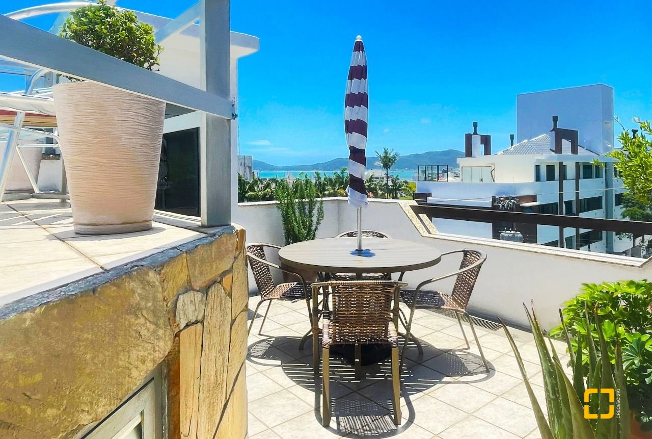 Cobertura com 297m², 5 quartos (sendo 3 suítes), 2 garagens, no bairro Canasvieiras em Florianópolis