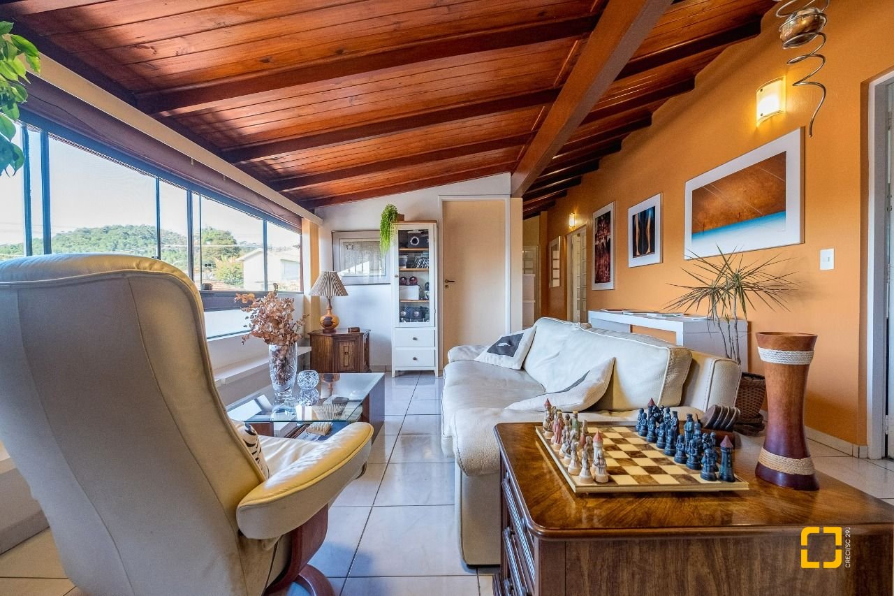 Cobertura com 297m², 5 quartos (sendo 3 suítes), 2 garagens, no bairro Canasvieiras em Florianópolis
