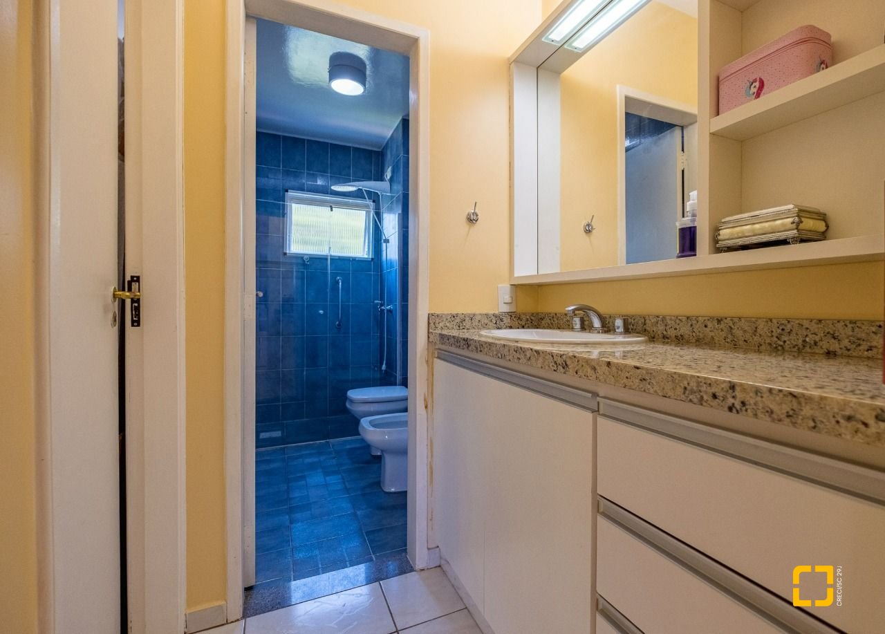 Cobertura com 297m², 5 quartos (sendo 3 suítes), 2 garagens, no bairro Canasvieiras em Florianópolis