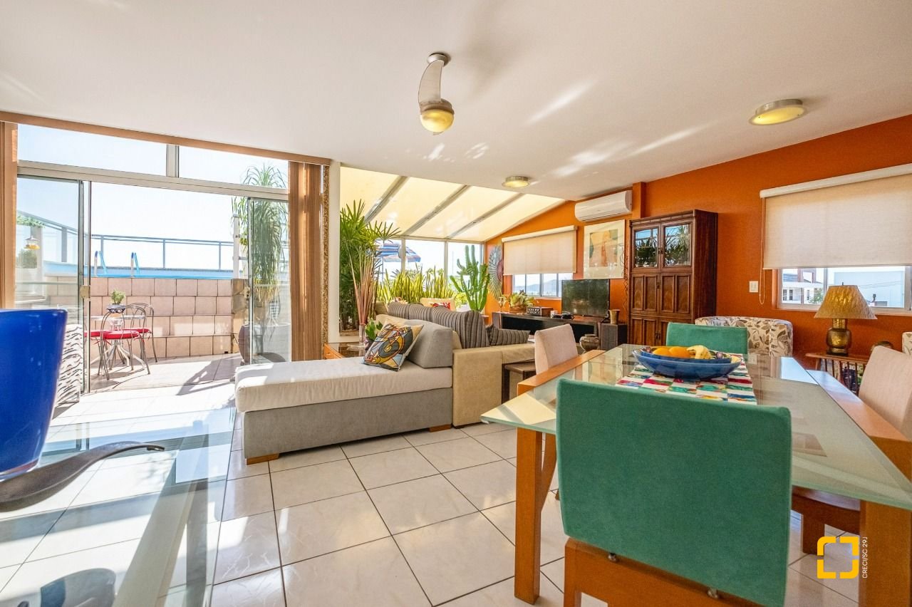 Cobertura com 297m², 5 quartos (sendo 3 suítes), 2 garagens, no bairro Canasvieiras em Florianópolis