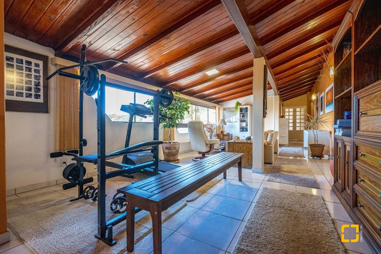 Cobertura com 297m², 5 quartos (sendo 3 suítes), 2 garagens, no bairro Canasvieiras em Florianópolis