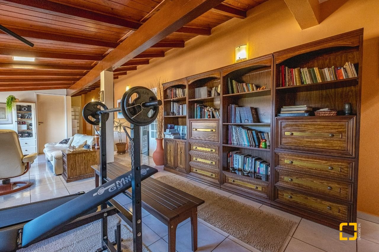 Cobertura com 297m², 5 quartos (sendo 3 suítes), 2 garagens, no bairro Canasvieiras em Florianópolis
