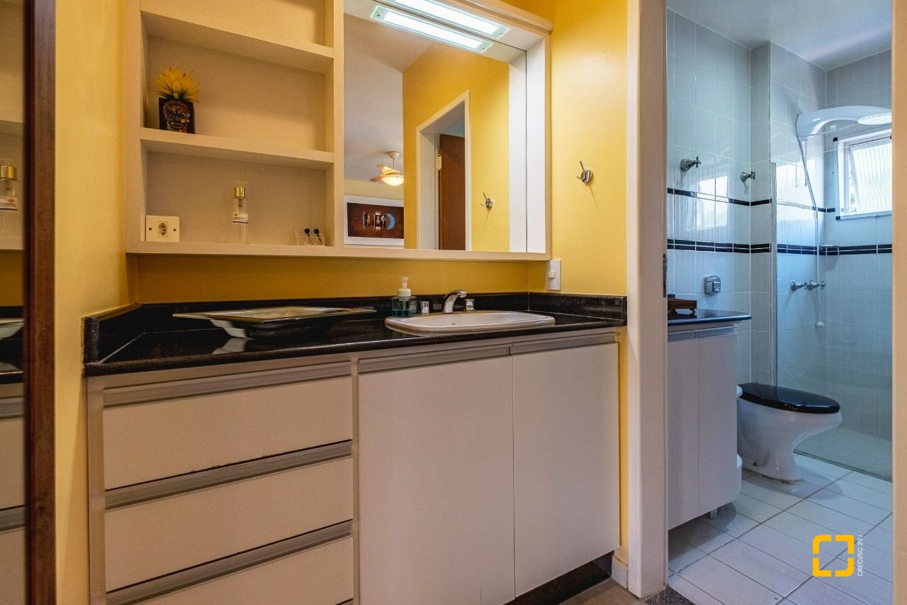 Cobertura com 297m², 5 quartos (sendo 3 suítes), 2 garagens, no bairro Canasvieiras em Florianópolis