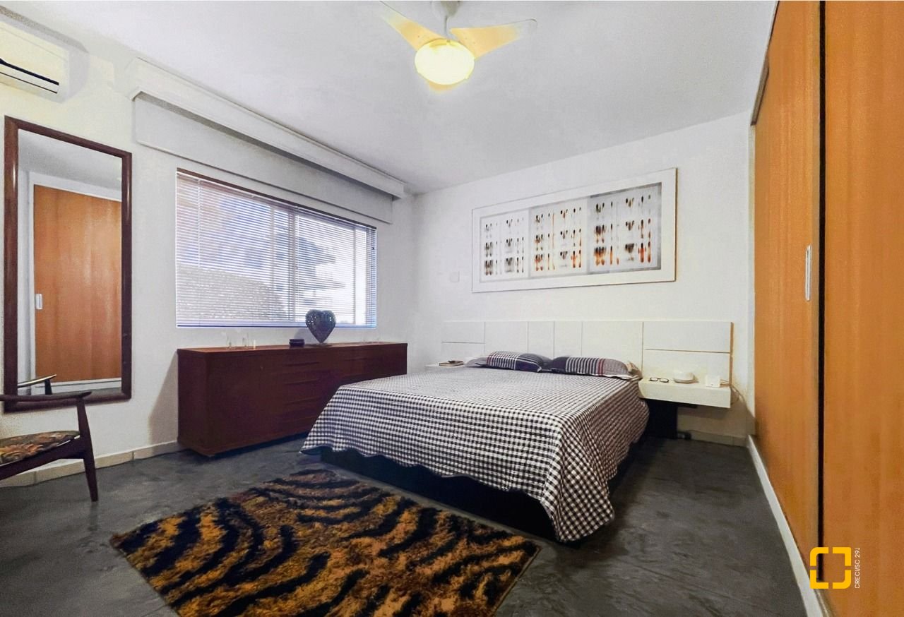 Cobertura com 297m², 5 quartos (sendo 3 suítes), 2 garagens, no bairro Canasvieiras em Florianópolis