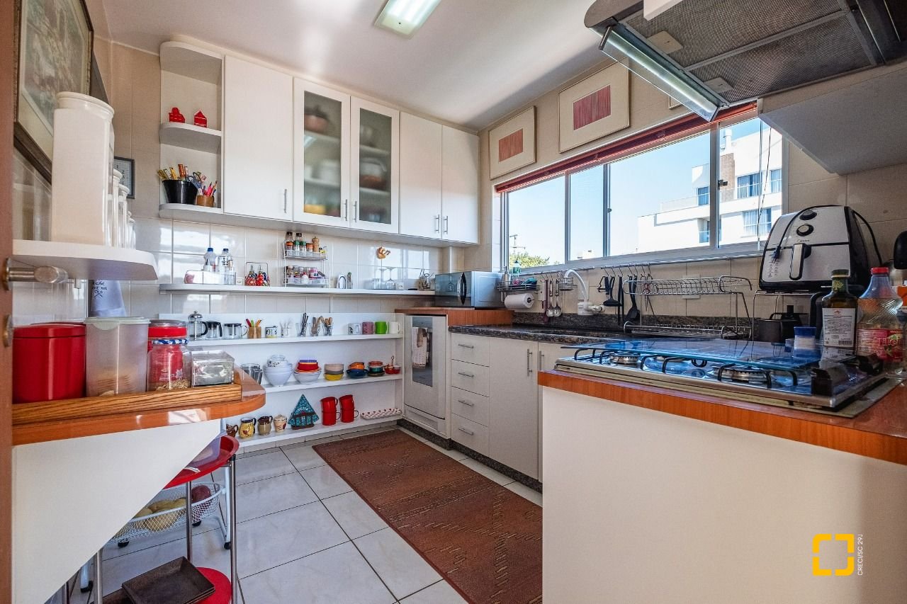 Cobertura com 297m², 5 quartos (sendo 3 suítes), 2 garagens, no bairro Canasvieiras em Florianópolis