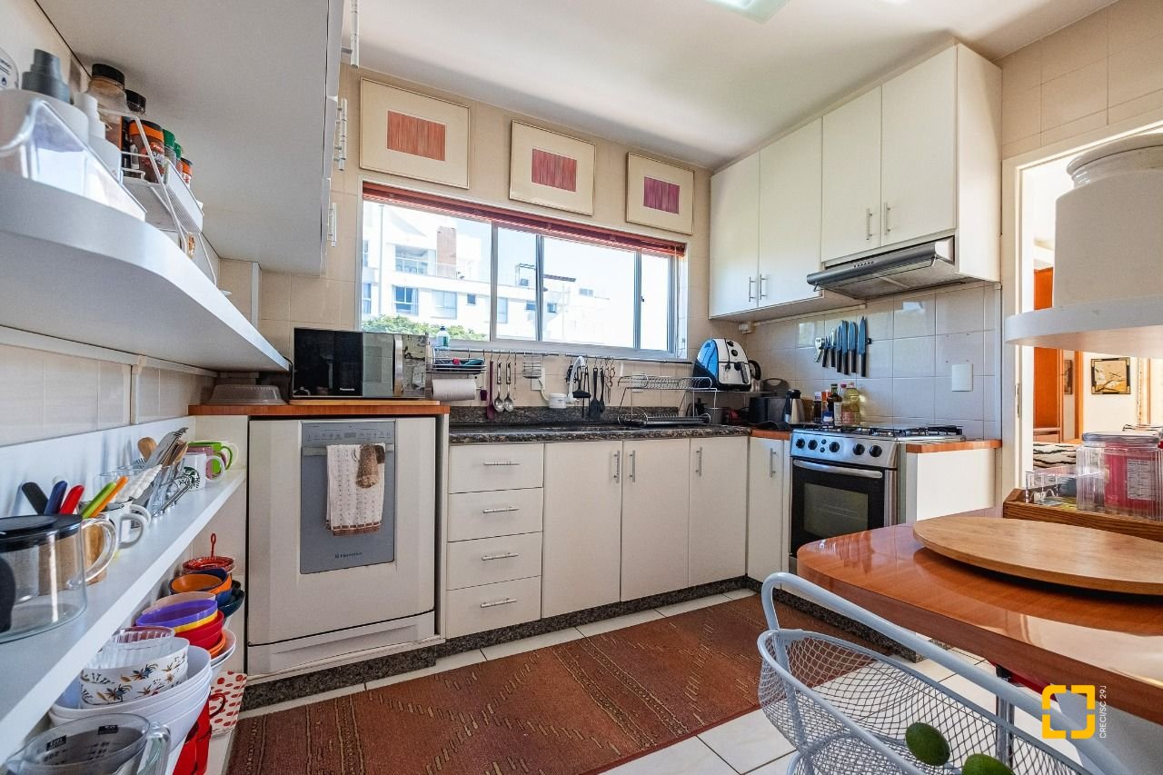 Cobertura com 297m², 5 quartos (sendo 3 suítes), 2 garagens, no bairro Canasvieiras em Florianópolis