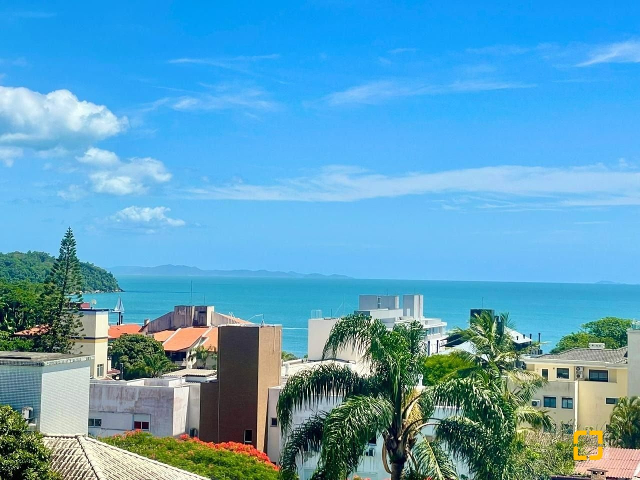 Cobertura com 297m², 5 quartos (sendo 3 suítes), 2 garagens, no bairro Canasvieiras em Florianópolis