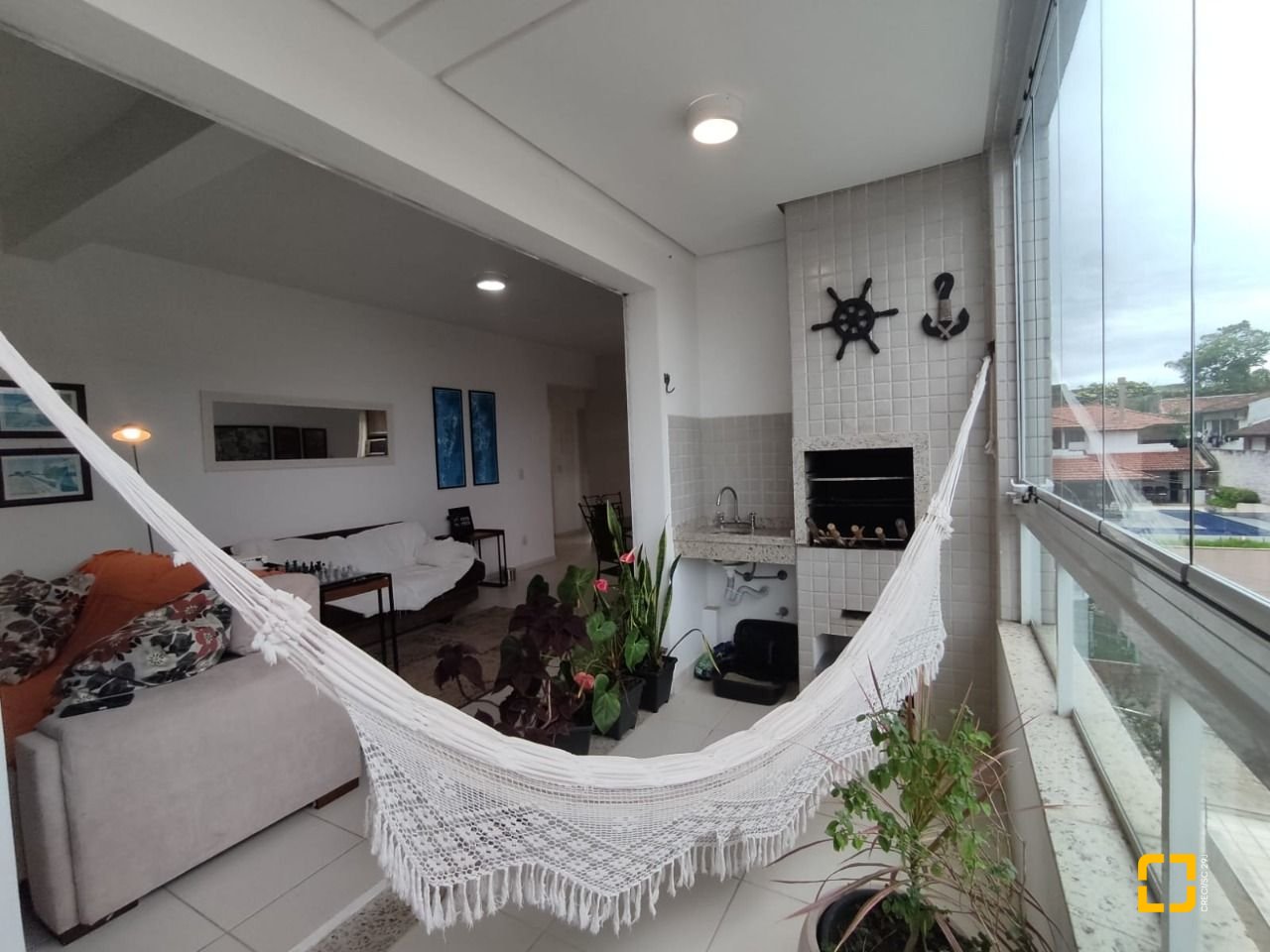 Apartamento com 141m², 4 quartos (sendo 1 suíte), 2 garagens, no bairro Canasvieiras em Florianópolis