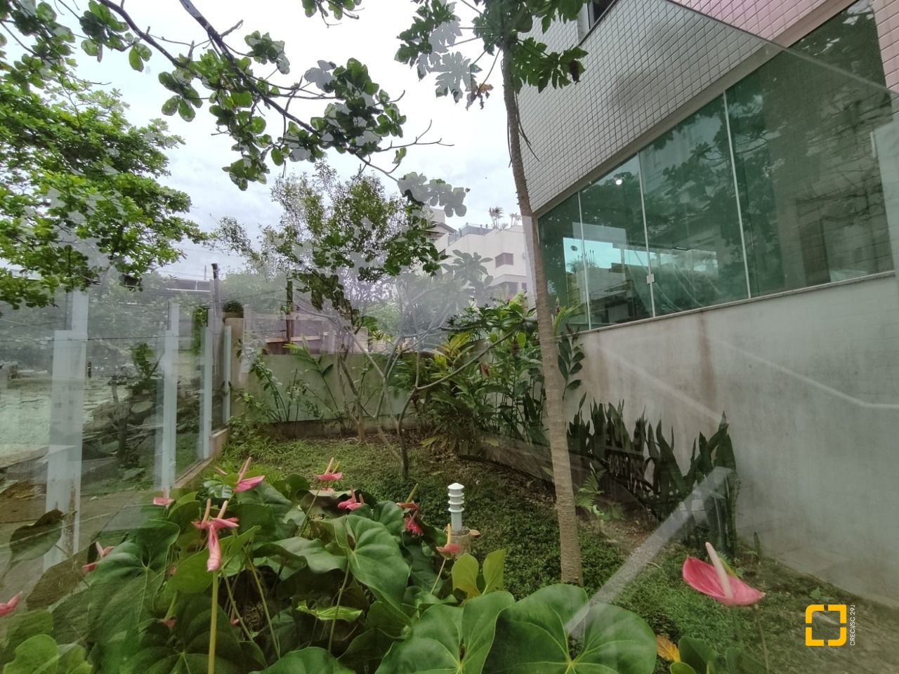 Apartamento com 141m², 4 quartos (sendo 1 suíte), 2 garagens, no bairro Canasvieiras em Florianópolis
