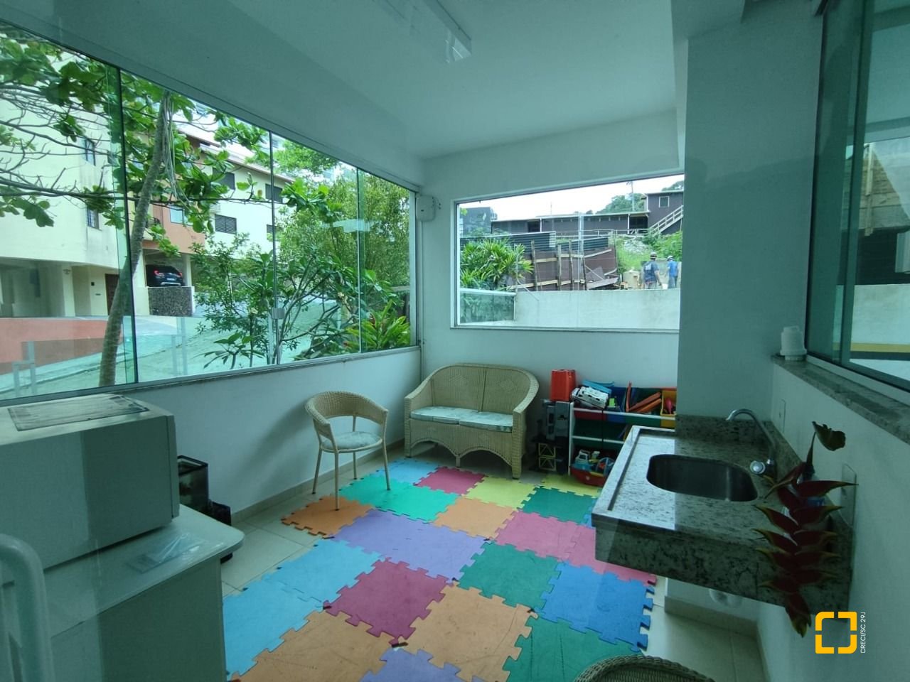 Apartamento com 141m², 4 quartos (sendo 1 suíte), 2 garagens, no bairro Canasvieiras em Florianópolis