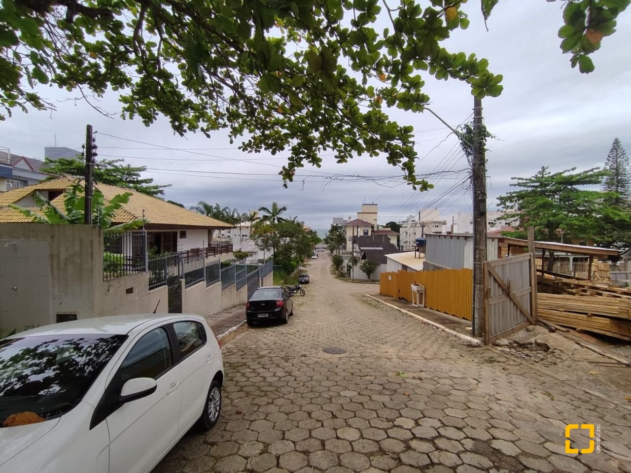 Apartamento com 141m², 4 quartos (sendo 1 suíte), 2 garagens, no bairro Canasvieiras em Florianópolis