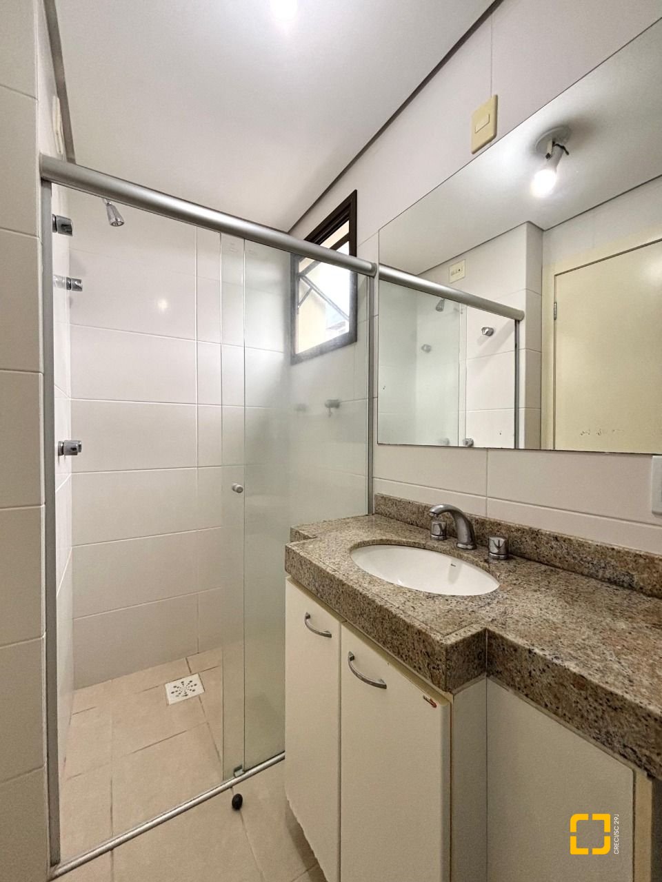 Apartamento com 75m², 3 quartos (sendo 1 suíte), 1 garagem, no bairro Pantanal em Florianópolis