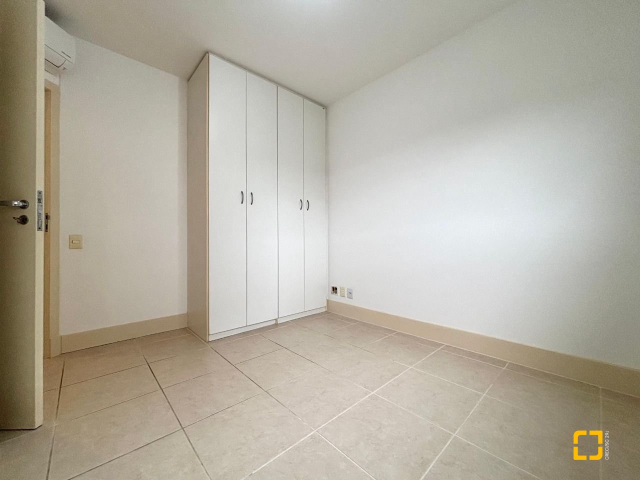 Apartamento com 75m², 3 quartos (sendo 1 suíte), 1 garagem, no bairro Pantanal em Florianópolis