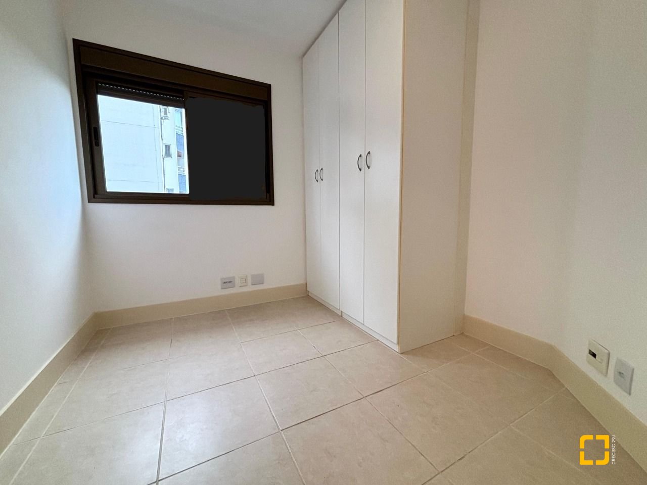 Apartamento com 75m², 3 quartos (sendo 1 suíte), 1 garagem, no bairro Pantanal em Florianópolis