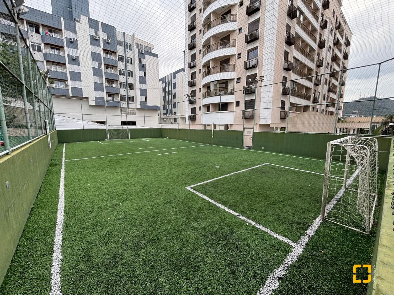 Apartamento com 75m², 3 quartos (sendo 1 suíte), 1 garagem, no bairro Pantanal em Florianópolis